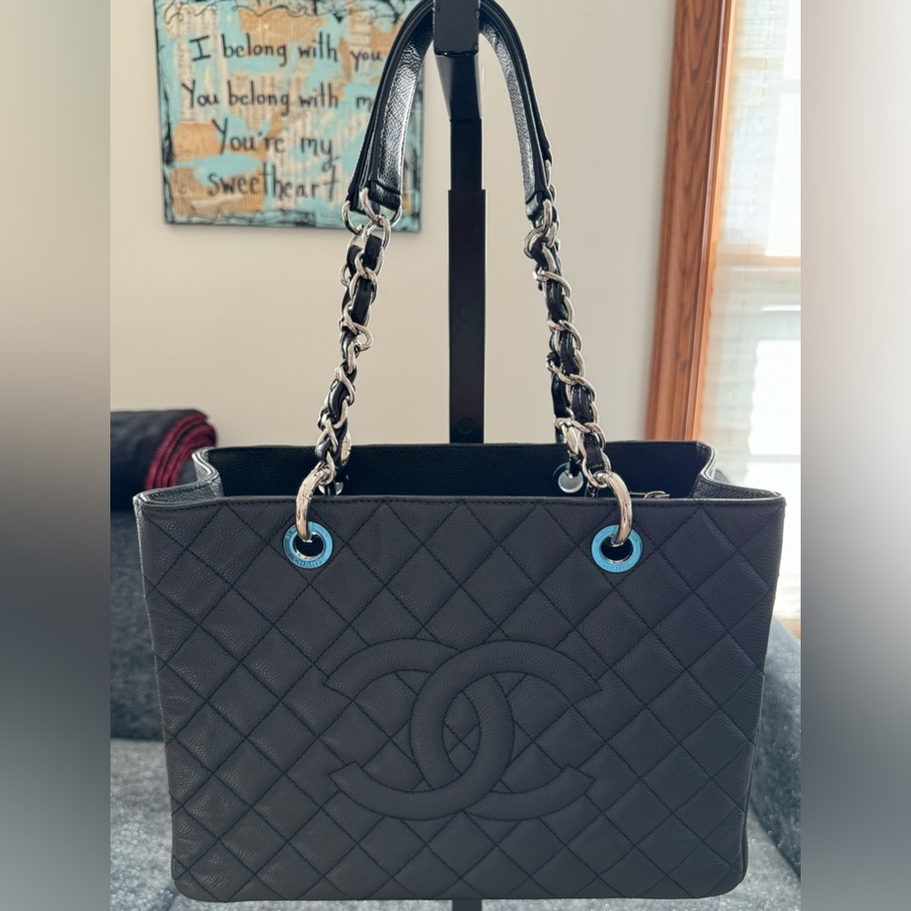 EUC-VGUC Chanel Black Caviar Grand Shopping Tote - Picture 5 of 15